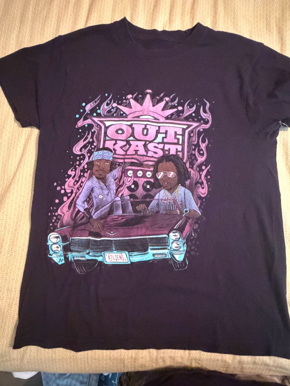 Kids' Graphic T-Shirt with Pink & Teal Retro Car Design